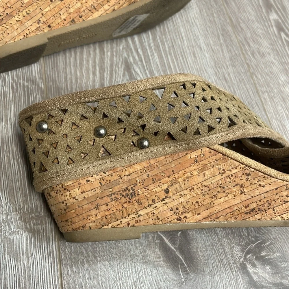 Minnetonka Lainey Laser Cut Suede Leather Cork Wedge Sandal Tan 9